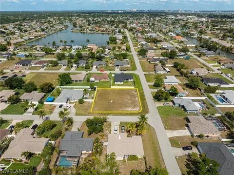 303 NE 18th Pl, Cape Coral, FL 33909