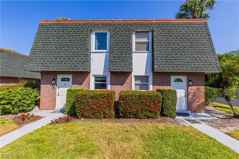 600 Valley Stream Dr #C2, Naples, FL 34113