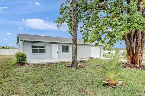 210 Stanford St, Lehigh Acres, FL 33936