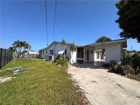 2220 Banana St, Saint James City, FL 33956