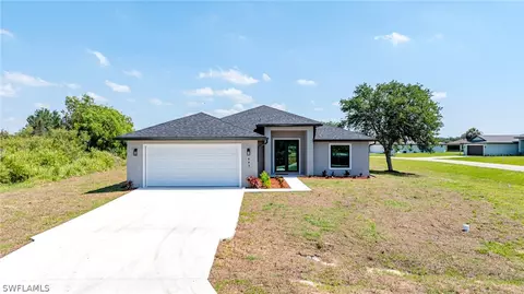593 Morningmist Ln, Lehigh Acres, FL 33974