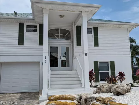 2404 Sapodilla Ln, Saint James City, FL 33956