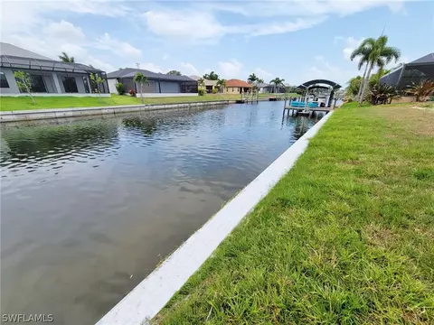 3911 SW 17th Pl, Cape Coral, FL 33914