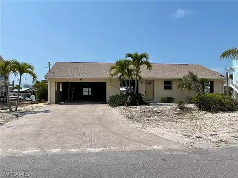 226 Donora Blvd, Fort Myers Beach, FL 33931