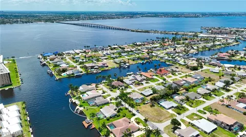 1921 SE 44th St, Cape Coral, FL 33904