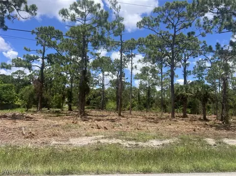 911-913 Williams Ave, Lehigh Acres, FL 33972