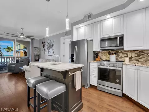 2825 Palm Beach Blvd #212, Fort Myers, FL 33916