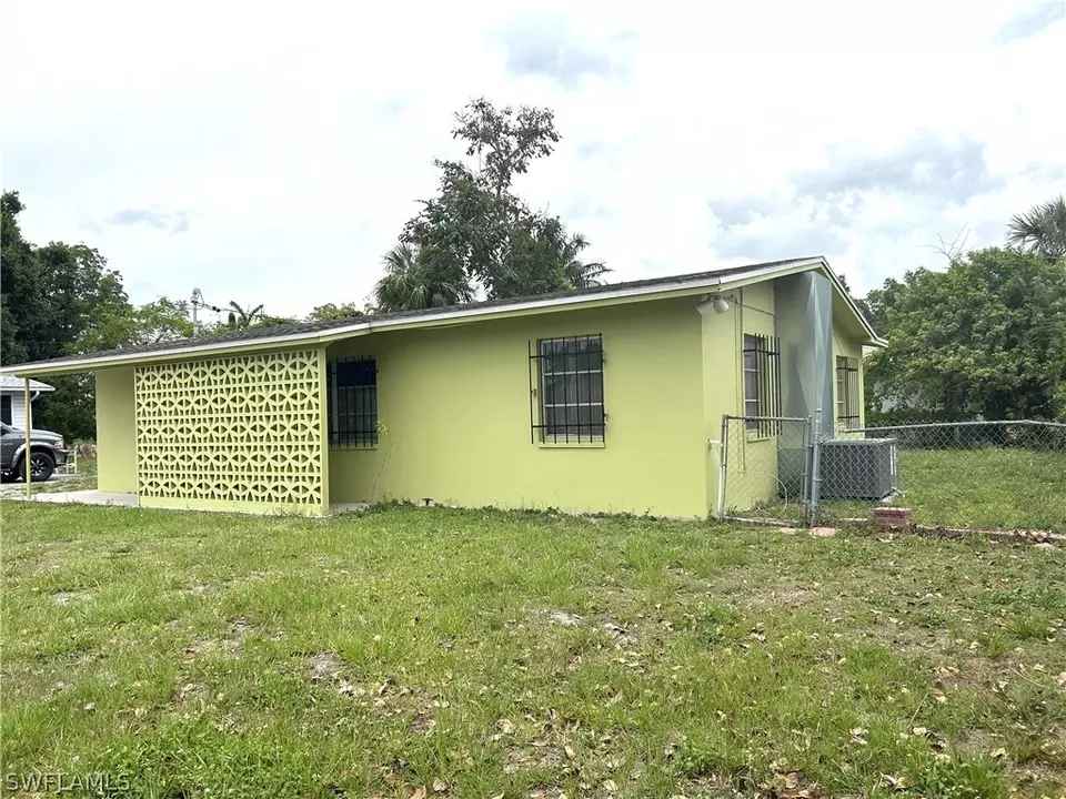 857 Polk St, Fort Myers, FL 33916 photo 2