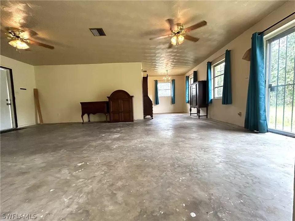  857 Polk St, Fort Myers, FL 33916 photo 4