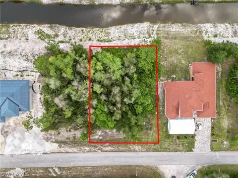 625 Allison St E, Lehigh Acres, FL 33974
