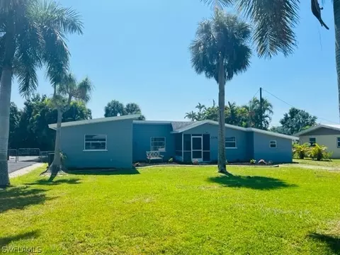 1246 Sabal Gardens Dr, North Fort Myers, FL 33903