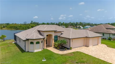 476 Sweetwater Dr, Rotonda West, FL 33947