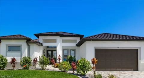 3734 Yucatan Pkwy, Cape Coral, FL 33993