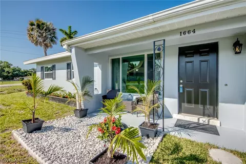 1664 Carter Pl, Fort Myers, FL 33901