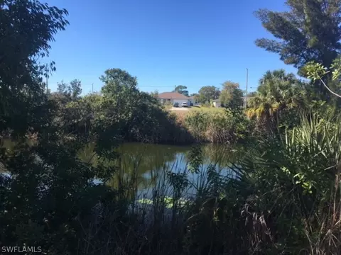 928 NE 1st Pl, Cape Coral, FL 33909