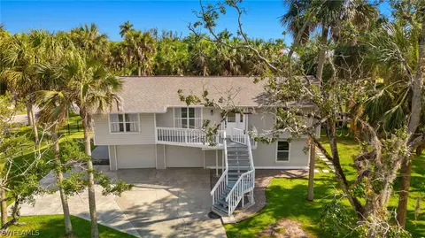 7135 Shannon Blvd, Fort Myers, FL 33908