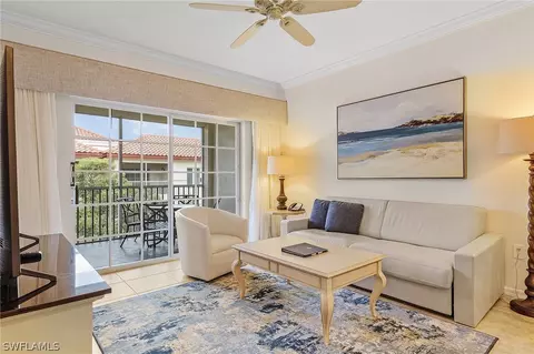 221 9th St S #327, Naples, FL 34102