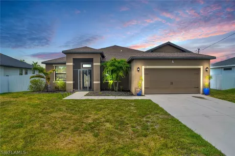 709 SW 12th Ter, Cape Coral, FL 33991
