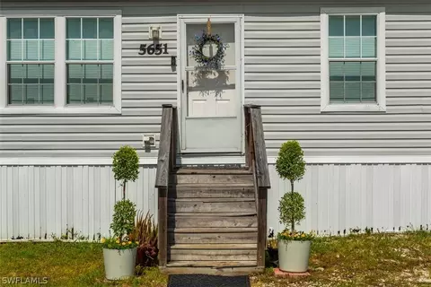 5651 El Rio Grande Dr, Labelle, FL 33935