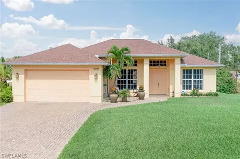 618 Columbus Ave, Lehigh Acres, FL 33972