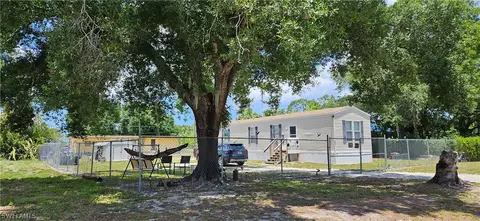 8406 Mcdaniel Dr, North Fort Myers, FL 33917