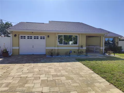 611 NE 17th Pl, Cape Coral, FL 33909