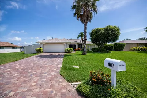907 SE 19th Ln, Cape Coral, FL 33990