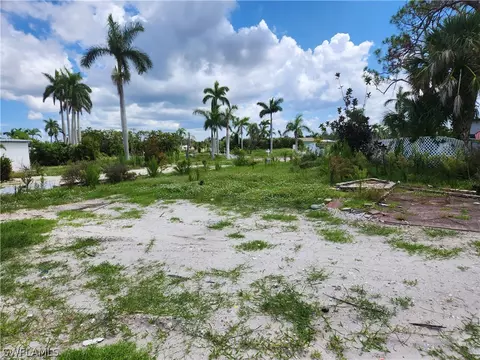 86 Sycamore Ln, Fort Myers, FL 33908