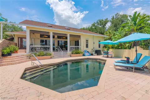 7151 Hendry Creek Dr, Fort Myers, FL 33908
