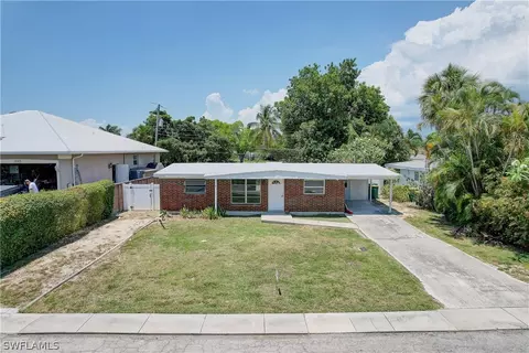 1897 Harbor Ln, Naples, FL 34104