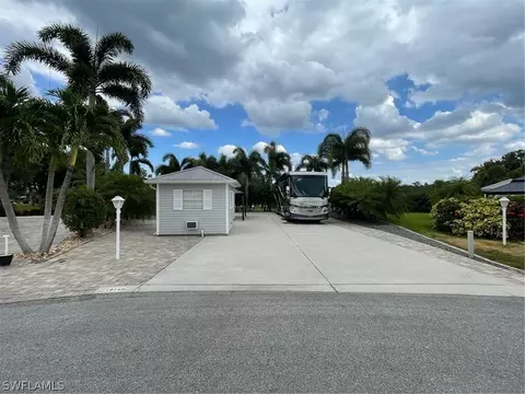 10180 Shadowood Ct, Fort Myers, FL 33905