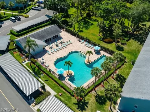 133 Wading Bird Cir #E105, Naples, FL 34110