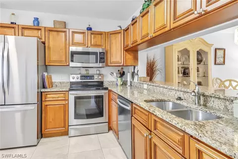 9901 Sunset Cove Ln #215, Fort Myers, FL 33919
