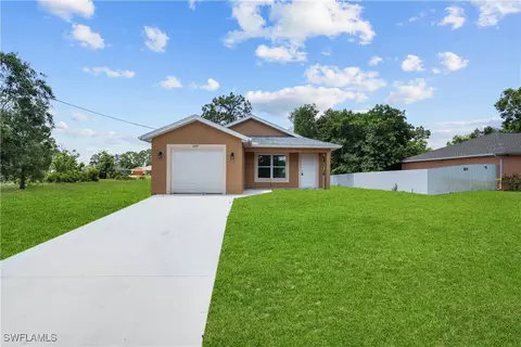 3207 28th St SW, Lehigh Acres, FL 33976