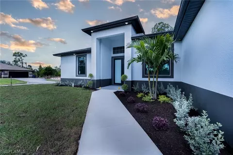807 E 14th St, Lehigh Acres, FL 33972