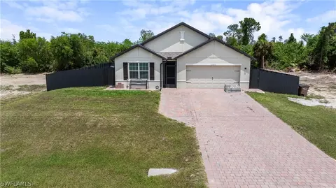 2749 NE 7th Pl, Cape Coral, FL 33909