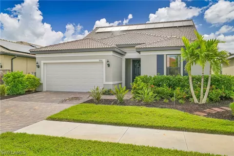 16068 Palmetto Prairie Dr, Alva, FL 33920