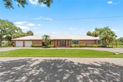 350 5th Ave, Labelle, FL 33935