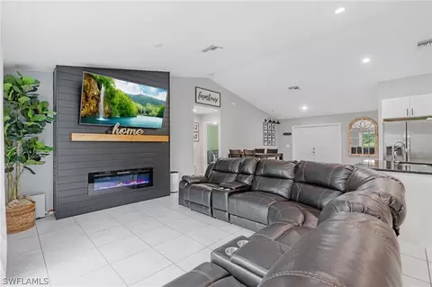 8106 Mesa Ct, Labelle, FL 33935