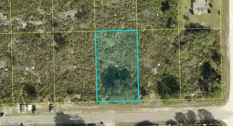 2704 62nd St W, Lehigh Acres, FL 33971