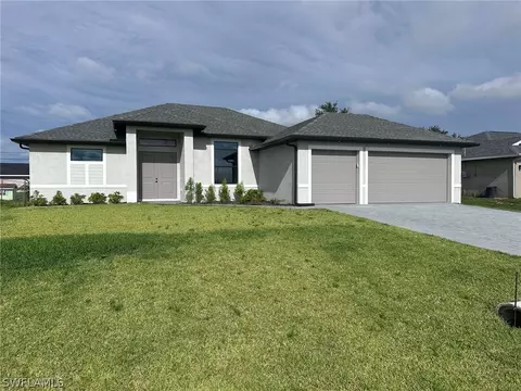 2621 NE 1st Pl, Cape Coral, FL 33909