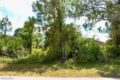 872 Chezy St E, Lehigh Acres, FL 33974
