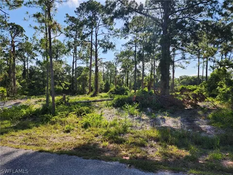 2004 Hamilton Ave, Alva, FL 33920