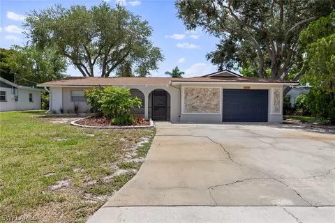 27514 Tierra Del Sol Ln, Bonita Springs, FL 34135