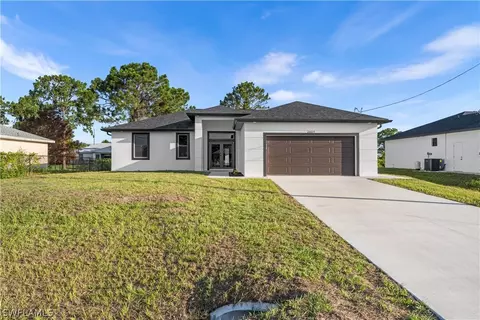 2611 27th St SW, Lehigh Acres, FL 33976