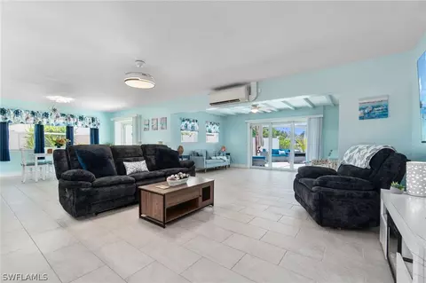 1461 Venetian Ct, Cape Coral, FL 33904