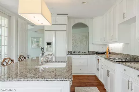 399 4th St S, Naples, FL 34102 photo 6