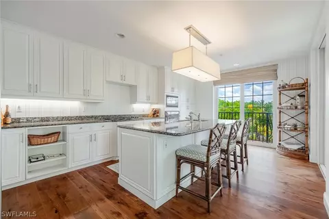 399 4th St S, Naples, FL 34102 photo 3