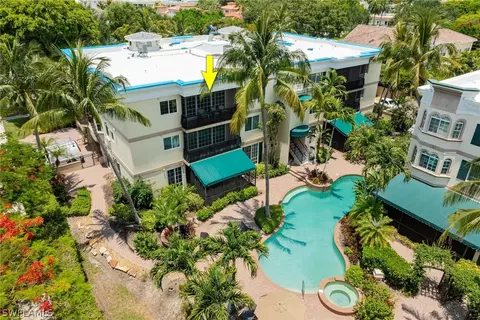 399 4th St S, Naples, FL 34102 photo 2