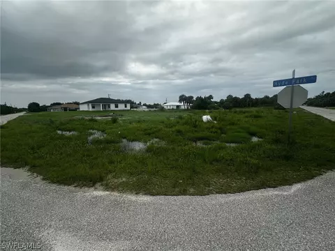 6154 Laurelwood Dr, Fort Myers, FL 33905